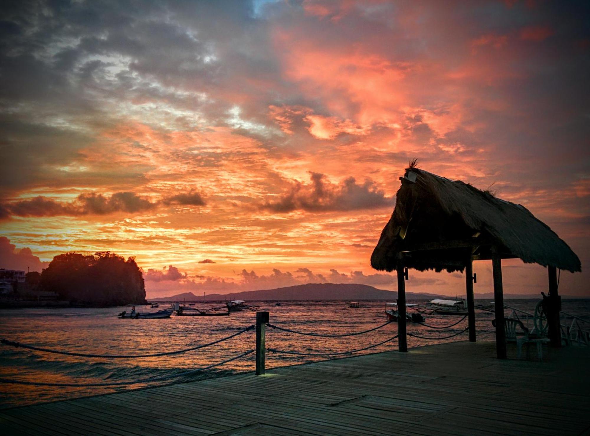 El Galleon Beach Resort Puerto Galera Bagian luar foto